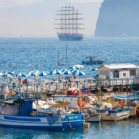 Дом отдыха Estate4home - Leucosia Сорренто